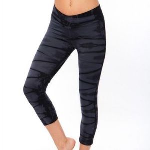 Nux Grey Tie Dye Capri Legging Size Small Yoga